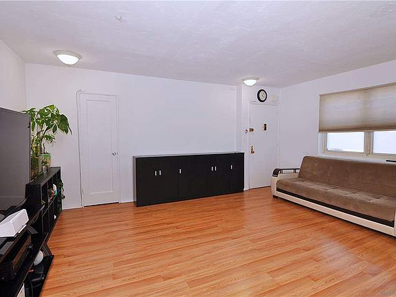 4th image of 25528 61st Ave