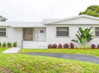 910 NW 200th Ter, Miami Gardens, FL 33169