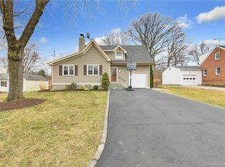 147 Deerfield Dr, Trumbull, CT 06611