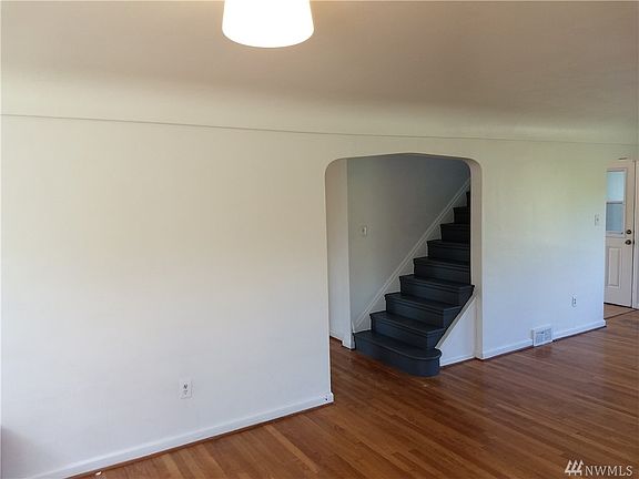 3rd image of 8604 Yakima Ave