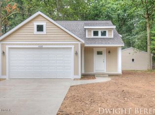 11022 12th Ave NW, Grand Rapids, MI 49534