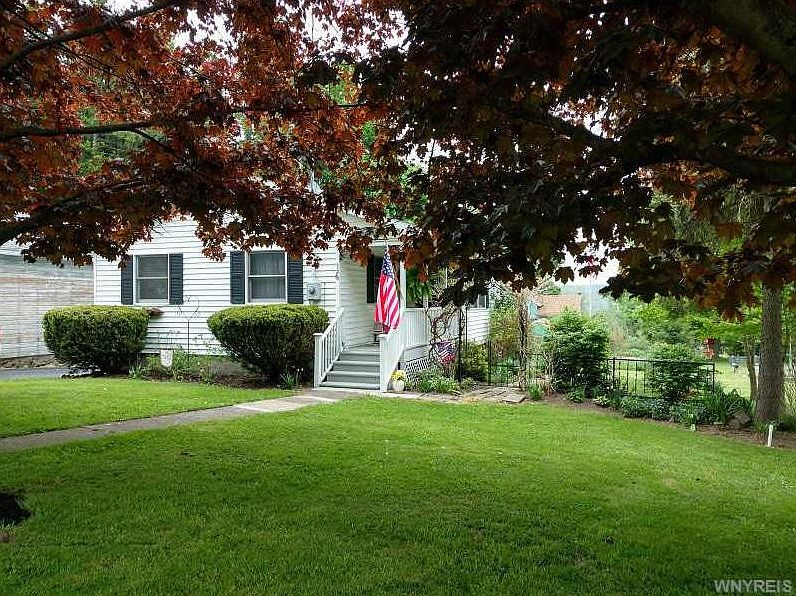 1st image of 16 Bishop St