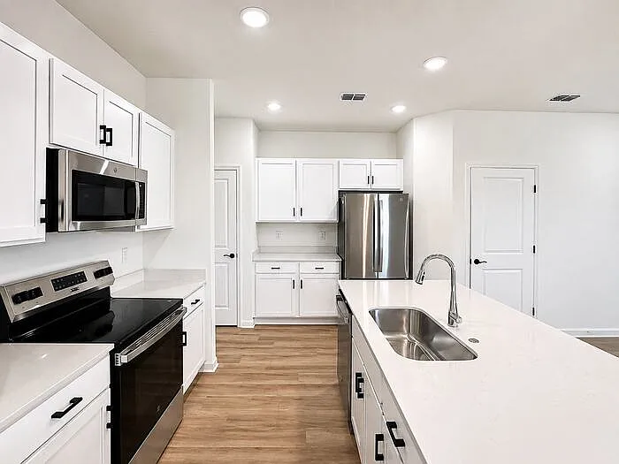 8672 Elmo Rd — Photo 6