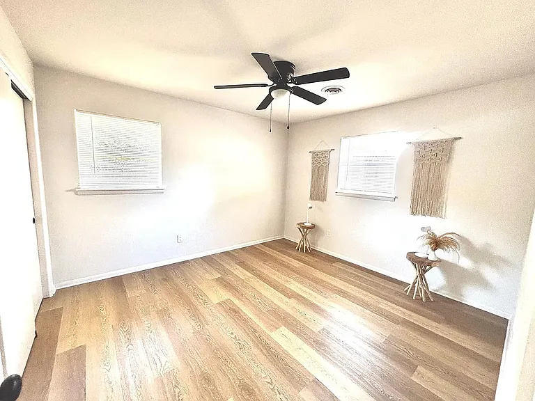 4702 S Madison Ave — Photo 9