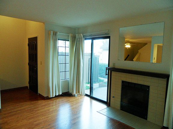 3rd image of 1944 Huxley Ct