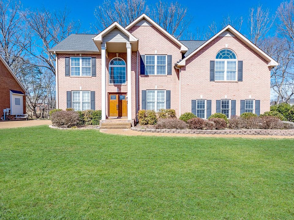 1st image of 121 Crooked Creek Ln