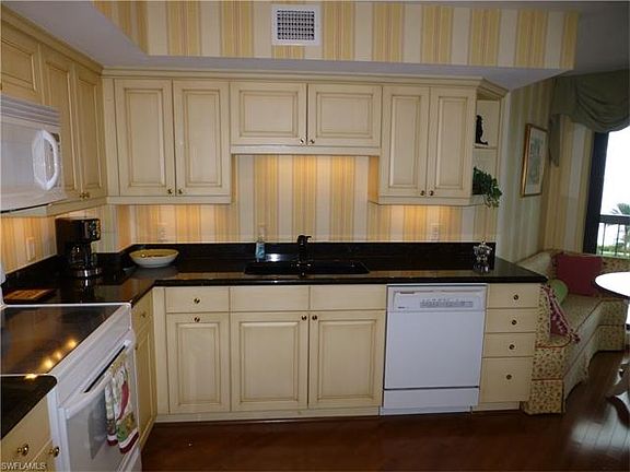 4th image of 4551 Gulf Shore Blvd N APT 701