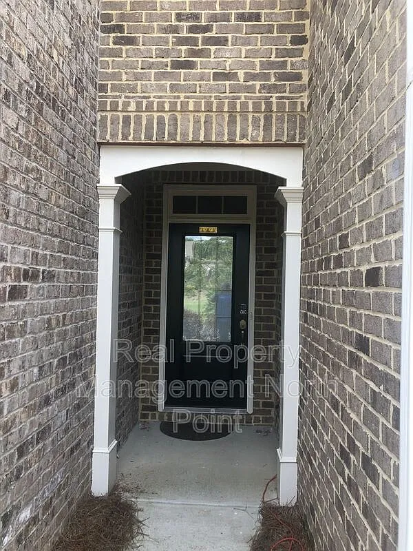 3 bed, 2.5 bath, 1950 sqft, $2,895 — Photo 2