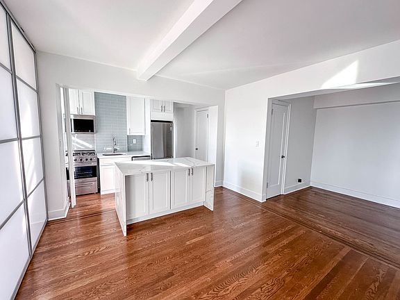 5th image of 200 W 108th St APT 17