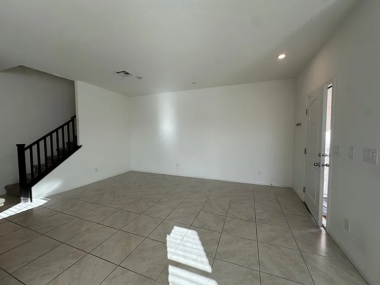 1132 Heliodor Ave — Photo 25