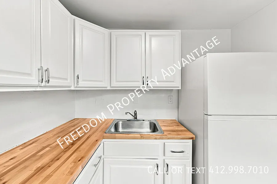 2523 Park Hill Dr — Photo 4