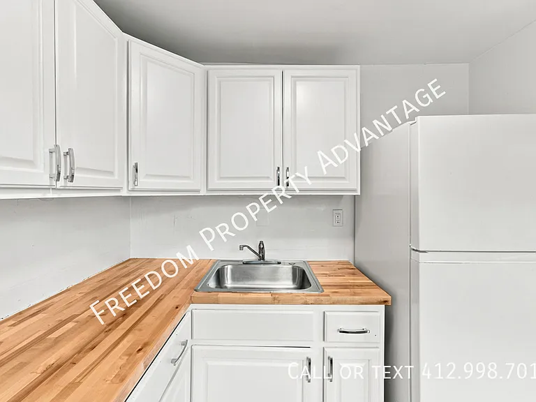 2523 Park Hill Dr — Photo 4