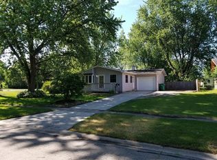 814 Dawn Ct, Dekalb, IL 60115