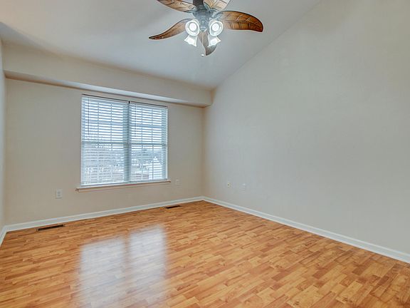 4th image of 4746 Meadow Crossing Ln NE