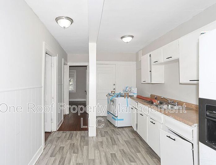 1st image of 3225 E 8th St APT 2E