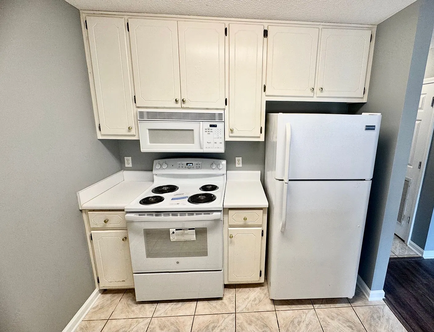 Available NOW - 102 Woodrun Place — Photo 4