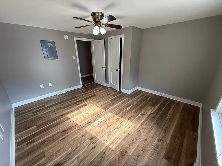 210 Hill St — Photo 4