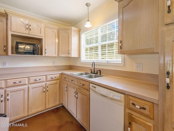 5th image of 215 Julie Dr