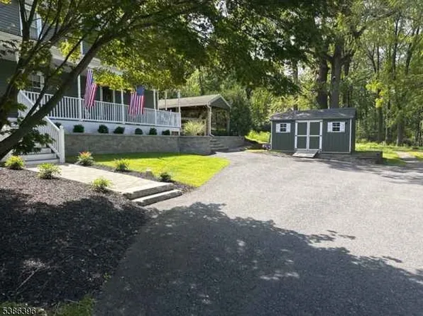 24 W Grand St, Hampton Boro, NJ 08827