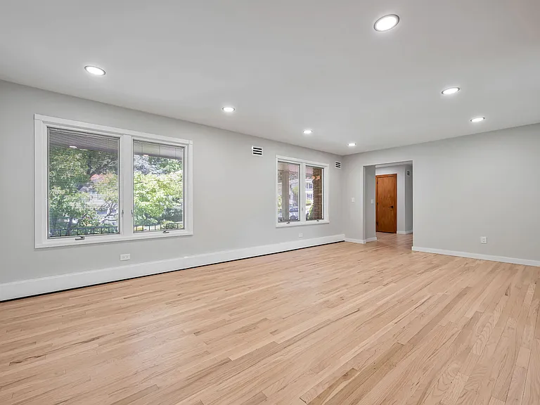 439 Summit St — Photo 4