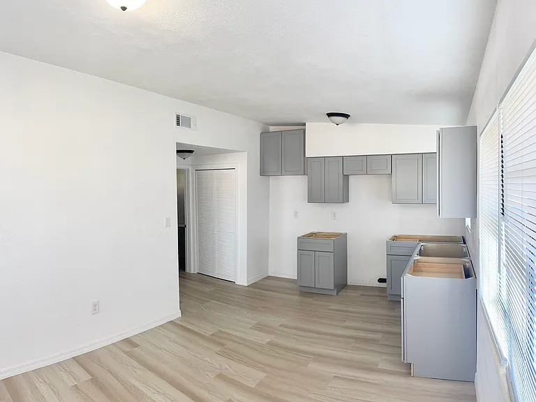 318 Woodland Ave — Photo 2