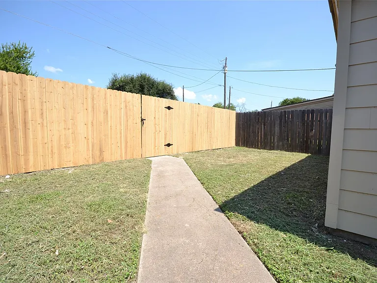 16114 Windermere Dr — Photo 15