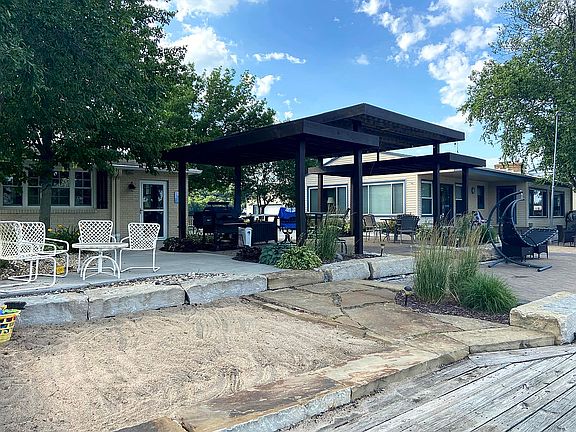 2nd image of 2407 W Shore Dr