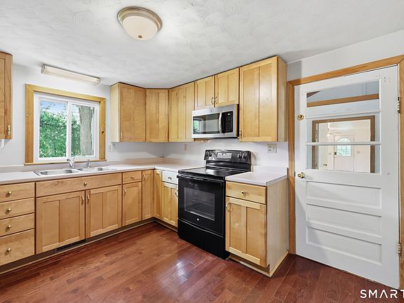 3rd image of 186 Jackson Drive