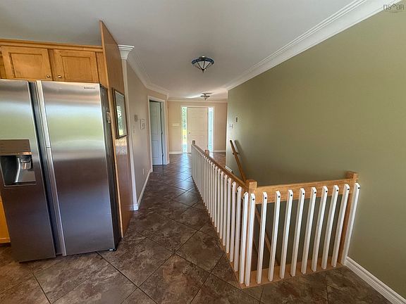 5th image of 18 Behrent Ct