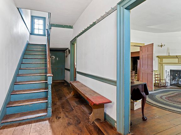 4th image of 414 W King St