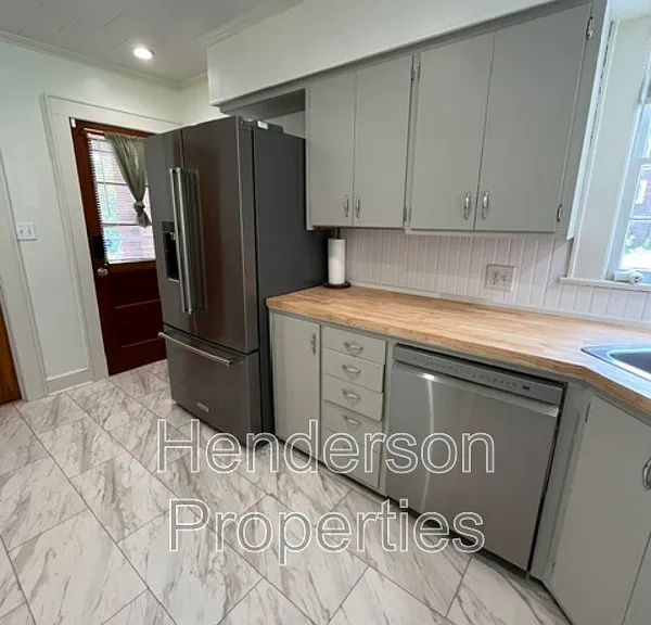 1631 Maple Ave — Photo 7