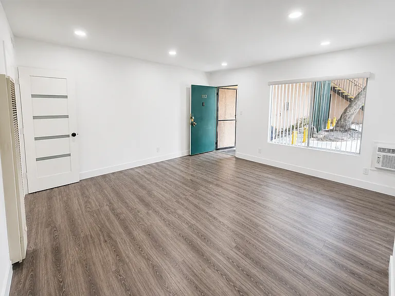 5550 Denny Ave, LLC — Photo 2