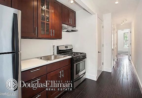 4th image of 644 10th Ave APT 4