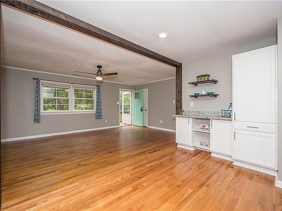 4th image of 814 W 44th St
