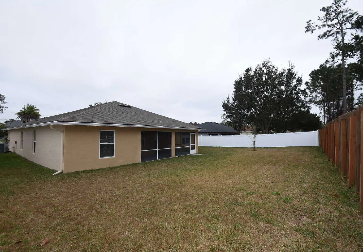 4 bed, 2.0 bath, 2073 sqft, $2,100 — Photo 4