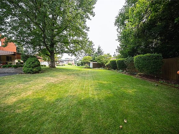 2nd image of 105 Viennese Dr