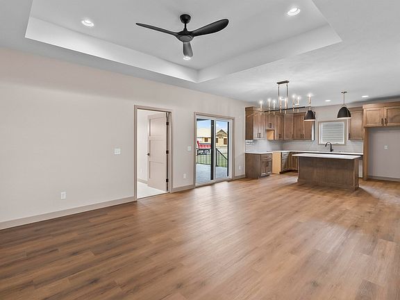 4th image of 825 Sallie Ave