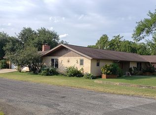 701 Voges St, Poth, TX 78147