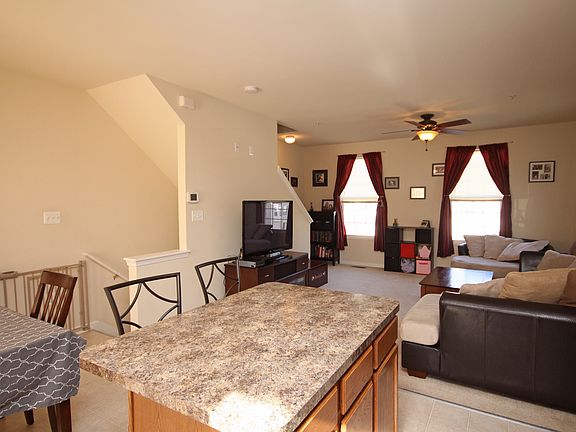 4th image of 733 Elias Way
