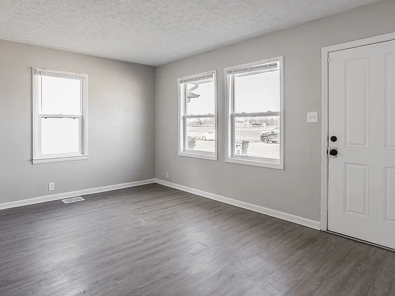 4309 Ralston Ave — Photo 5