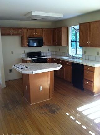 3rd image of 2166 Ulysses St