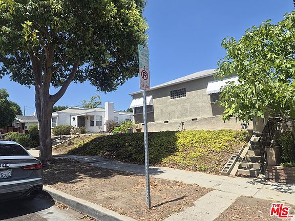 2nd image of 833 16th St APT C