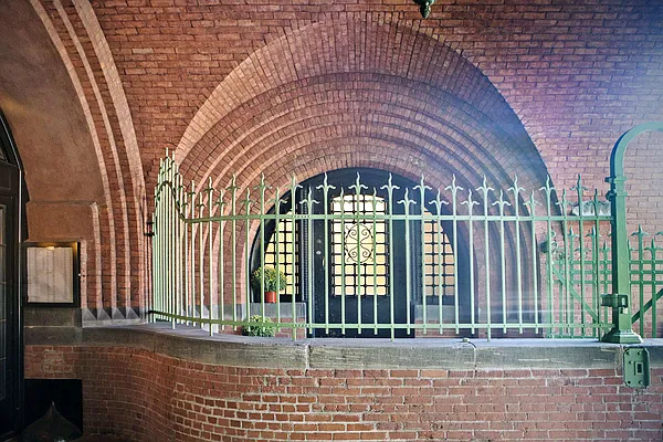 Sold by Compass | media 26