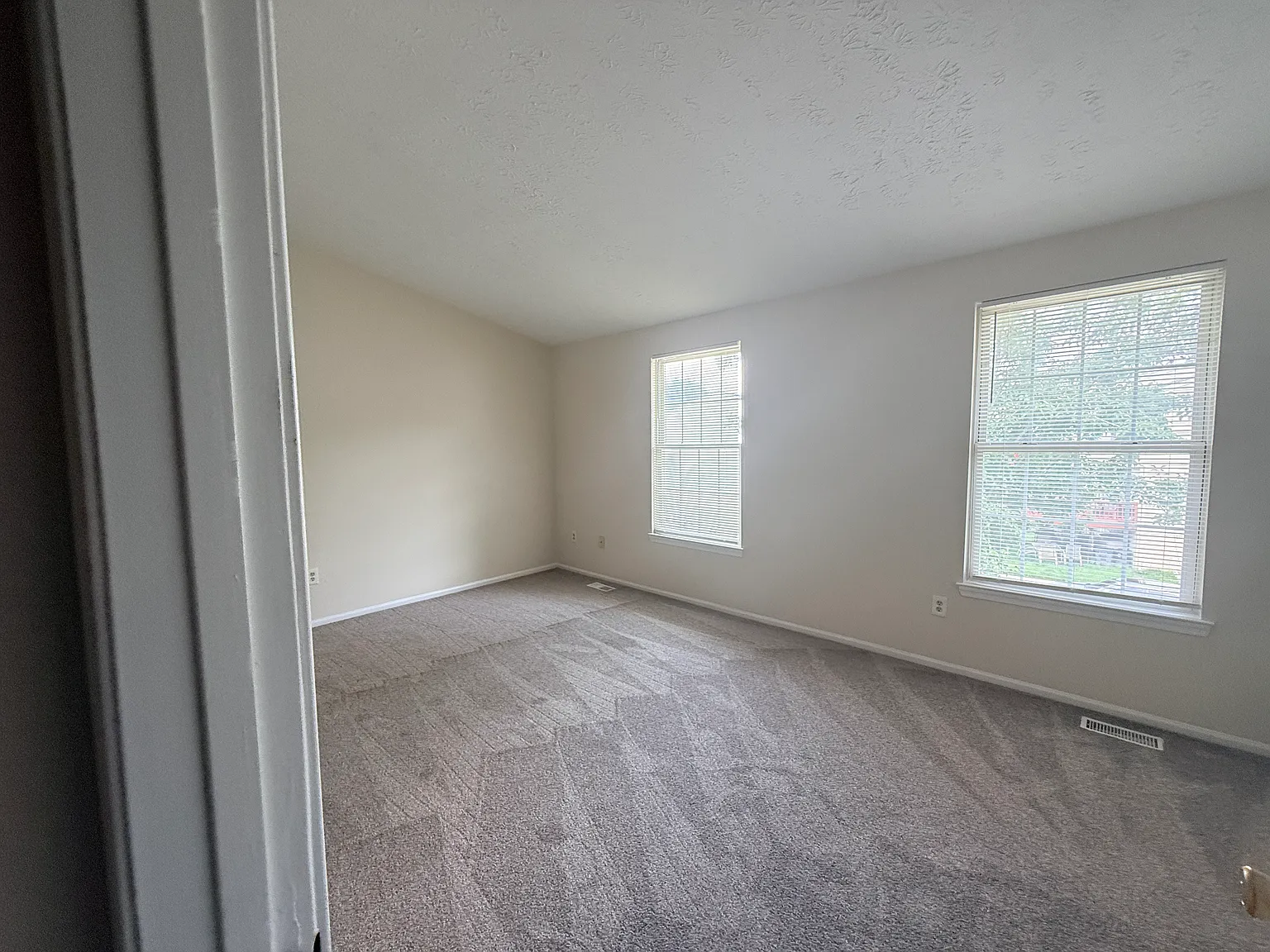 935 Joshua Tree Ct — Photo 4