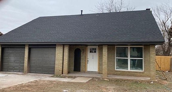 2nd image of 3005 Simmons Dr