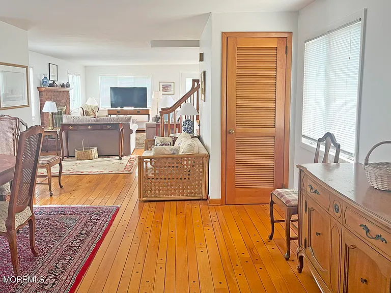 416 Salem Ave — Photo 4