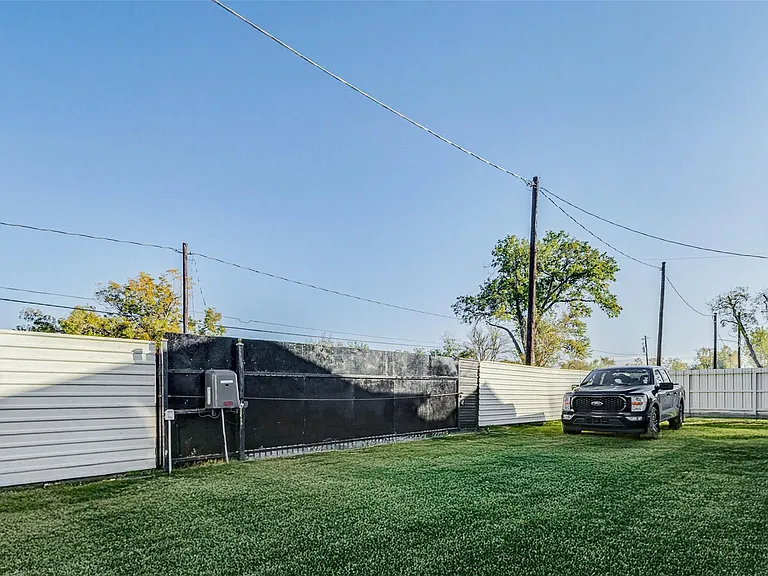 10905 Shady Ln #A — Photo 2