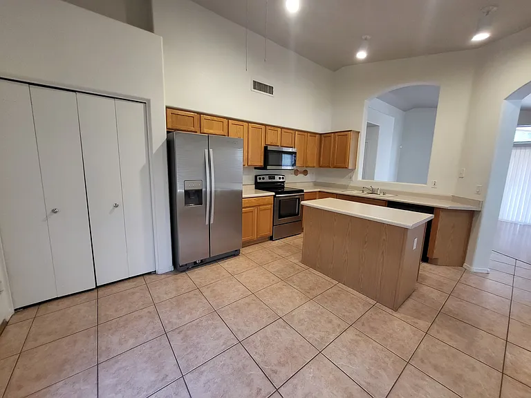 6914 W Phelps Rd — Photo 10