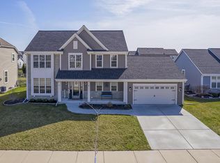 1411 Prairie Creek Blvd, Oconomowoc, WI 53066