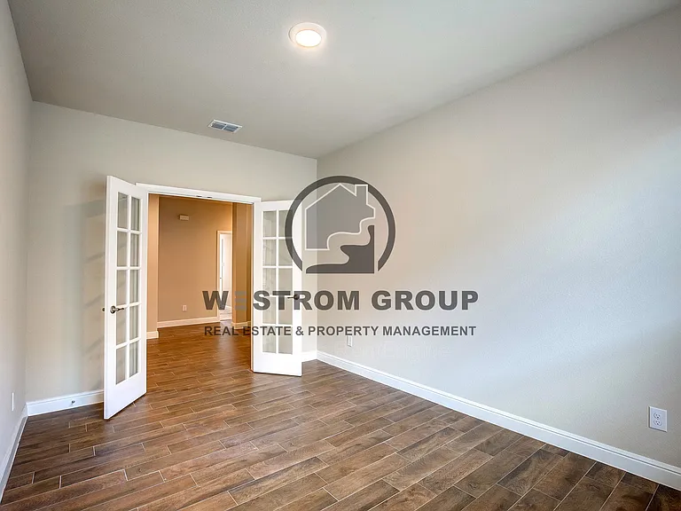 820 Greenford Mnr — Photo 8